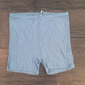 SKIMS SOFT LOUNGE LACE SHORT | ARCTIC